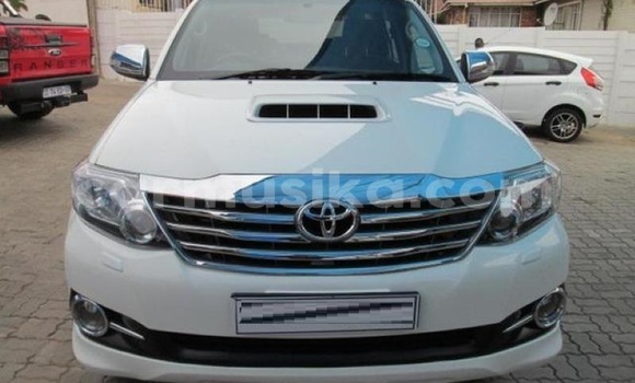 Acheter Occasion Voiture Toyota Fortuner Blanc à Beitbridge, Matabeleland South Acheter Occasion Voiture Toyota Fortuner Blanc à Beitbridge, Matabeleland South