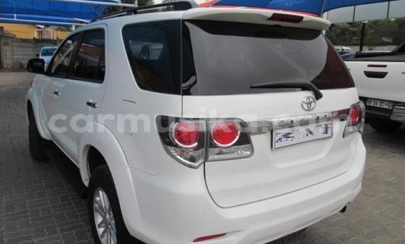 Acheter Occasion Voiture Toyota Fortuner Blanc à Beitbridge, Matabeleland South Acheter Occasion Voiture Toyota Fortuner Blanc à Beitbridge, Matabeleland South