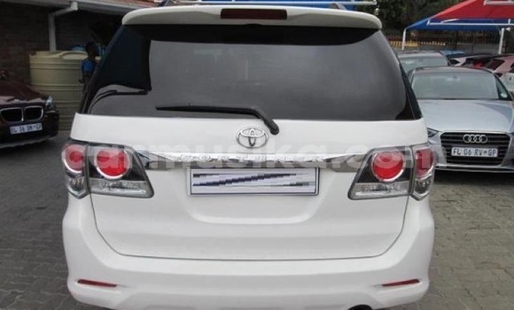 Acheter Occasion Voiture Toyota Fortuner Blanc à Beitbridge, Matabeleland South Acheter Occasion Voiture Toyota Fortuner Blanc à Beitbridge, Matabeleland South