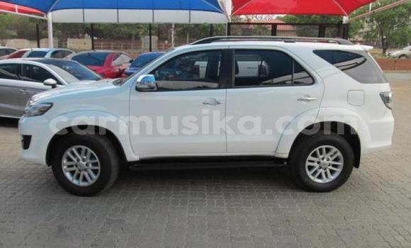 Acheter Occasion Voiture Toyota Fortuner Blanc à Beitbridge, Matabeleland South Acheter Occasion Voiture Toyota Fortuner Blanc à Beitbridge, Matabeleland South