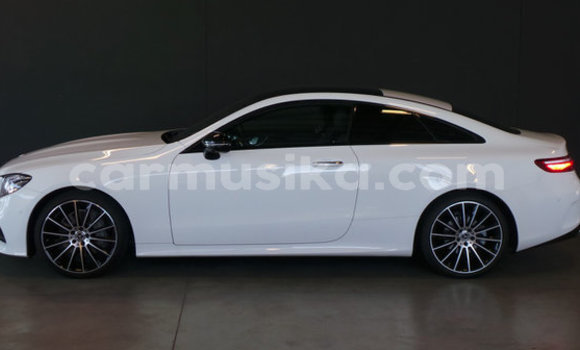 Acheter Occasion Voiture Mercedes‒Benz E-klasse Blanc à Beitbridge, Matabeleland South Acheter Occasion Voiture Mercedes‒Benz E-klasse Blanc à Beitbridge, Matabeleland South