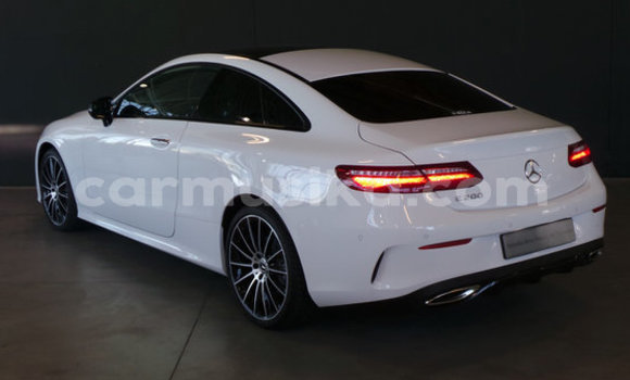 Acheter Occasion Voiture Mercedes‒Benz E-klasse Blanc à Beitbridge, Matabeleland South Acheter Occasion Voiture Mercedes‒Benz E-klasse Blanc à Beitbridge, Matabeleland South