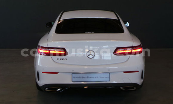 Acheter Occasion Voiture Mercedes‒Benz E-klasse Blanc à Beitbridge, Matabeleland South Acheter Occasion Voiture Mercedes‒Benz E-klasse Blanc à Beitbridge, Matabeleland South