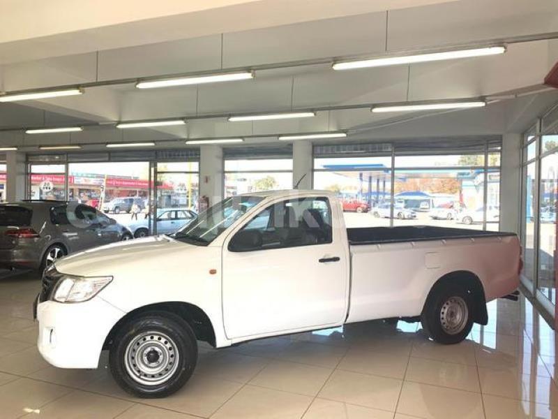 Big with watermark toyota hilux matabeleland south beitbridge 8089