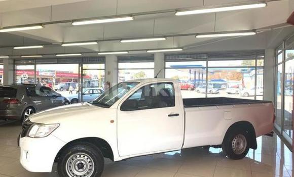Buy Used Toyota Hilux White Car in Beitbridge in Matabeleland South Buy Used Toyota Hilux White Car in Beitbridge in Matabeleland South