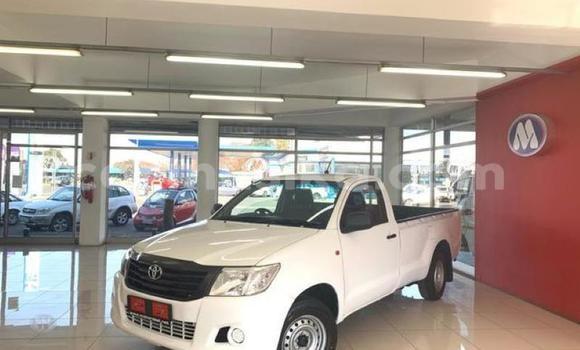 Buy Used Toyota Hilux White Car in Beitbridge in Matabeleland South Buy Used Toyota Hilux White Car in Beitbridge in Matabeleland South