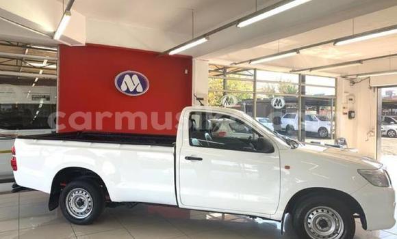 Buy Used Toyota Hilux White Car in Beitbridge in Matabeleland South Buy Used Toyota Hilux White Car in Beitbridge in Matabeleland South
