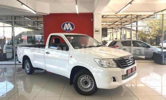 Buy Used Toyota Hilux White Car in Beitbridge in Matabeleland South Buy Used Toyota Hilux White Car in Beitbridge in Matabeleland South