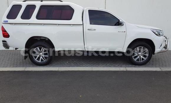 Buy Used Toyota Hilux White Car in Beitbridge in Matabeleland South Buy Used Toyota Hilux White Car in Beitbridge in Matabeleland South