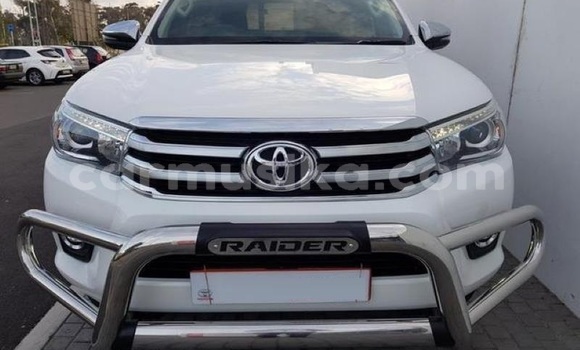 Buy Used Toyota Hilux White Car in Beitbridge in Matabeleland South Buy Used Toyota Hilux White Car in Beitbridge in Matabeleland South