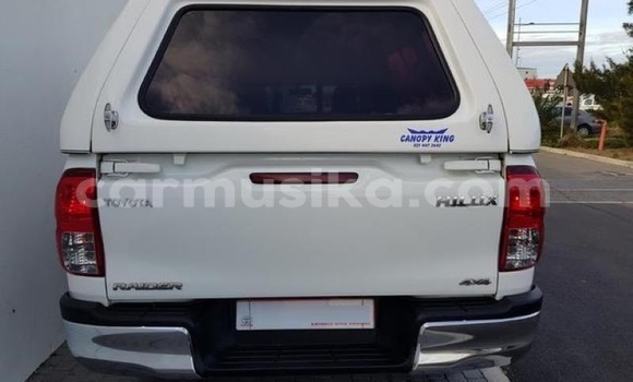 Buy Used Toyota Hilux White Car in Beitbridge in Matabeleland South Buy Used Toyota Hilux White Car in Beitbridge in Matabeleland South