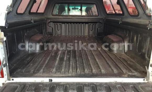 Buy Used Toyota Hilux White Car in Beitbridge in Matabeleland South Buy Used Toyota Hilux White Car in Beitbridge in Matabeleland South