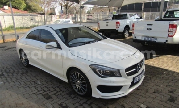 Acheter Occasion Voiture Mercedes‒Benz 200 Blanc à Beitbridge, Matabeleland South Acheter Occasion Voiture Mercedes‒Benz 200 Blanc à Beitbridge, Matabeleland South