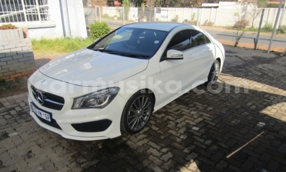 Acheter Occasion Voiture Mercedes‒Benz 200 Blanc à Beitbridge, Matabeleland South Acheter Occasion Voiture Mercedes‒Benz 200 Blanc à Beitbridge, Matabeleland South