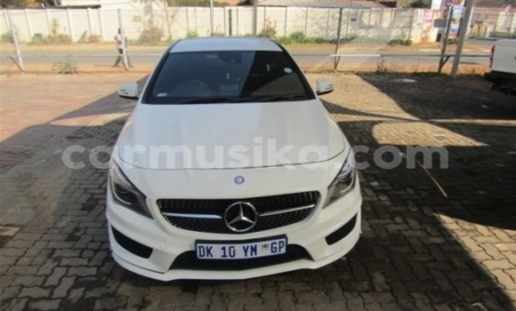 Acheter Occasion Voiture Mercedes‒Benz 200 Blanc à Beitbridge, Matabeleland South Acheter Occasion Voiture Mercedes‒Benz 200 Blanc à Beitbridge, Matabeleland South