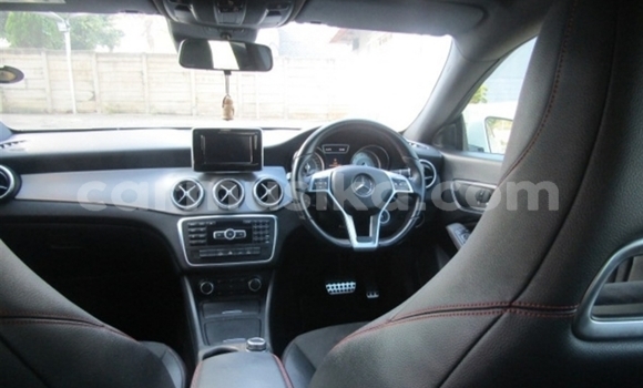 Acheter Occasion Voiture Mercedes‒Benz 200 Blanc à Beitbridge, Matabeleland South Acheter Occasion Voiture Mercedes‒Benz 200 Blanc à Beitbridge, Matabeleland South