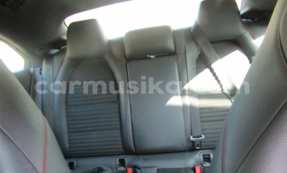 Acheter Occasion Voiture Mercedes‒Benz 200 Blanc à Beitbridge, Matabeleland South Acheter Occasion Voiture Mercedes‒Benz 200 Blanc à Beitbridge, Matabeleland South