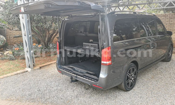 Acheter Occasion Voiture Mercedes‒Benz Viano Noir à Beitbridge, Matabeleland South Acheter Occasion Voiture Mercedes‒Benz Viano Noir à Beitbridge, Matabeleland South