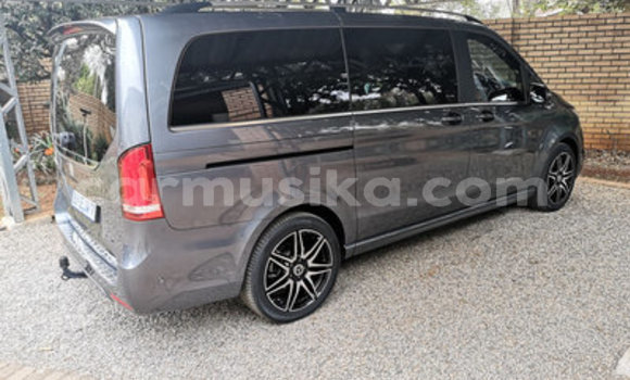 Acheter Occasion Voiture Mercedes‒Benz Viano Noir à Beitbridge, Matabeleland South Acheter Occasion Voiture Mercedes‒Benz Viano Noir à Beitbridge, Matabeleland South