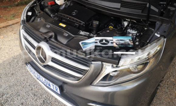 Acheter Occasion Voiture Mercedes‒Benz Viano Noir à Beitbridge, Matabeleland South Acheter Occasion Voiture Mercedes‒Benz Viano Noir à Beitbridge, Matabeleland South
