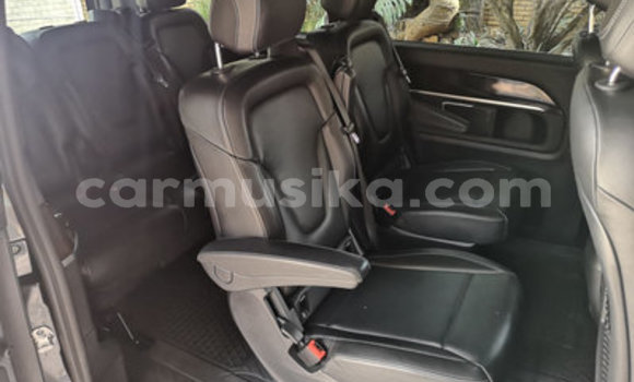 Acheter Occasion Voiture Mercedes‒Benz Viano Noir à Beitbridge, Matabeleland South Acheter Occasion Voiture Mercedes‒Benz Viano Noir à Beitbridge, Matabeleland South