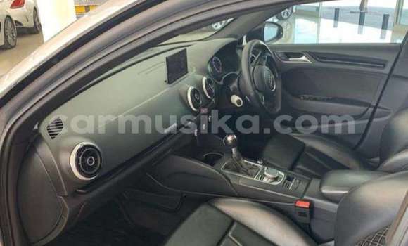 Acheter Occasion Voiture Audi RS3 Gris à Beitbridge, Matabeleland South Acheter Occasion Voiture Audi RS3 Gris à Beitbridge, Matabeleland South