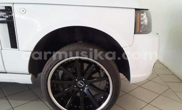 Buy Used Land Rover Range Rover Vogue White Car in Harare in Harare Buy Used Land Rover Range Rover Vogue White Car in Harare in Harare