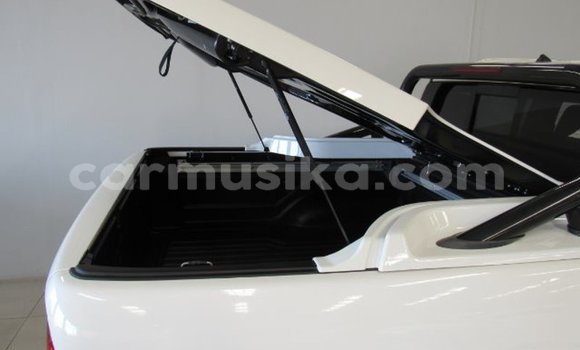 Acheter Occasion Voiture Mercedes‒Benz C-klasse Blanc à Beitbridge, Matabeleland South Acheter Occasion Voiture Mercedes‒Benz C-klasse Blanc à Beitbridge, Matabeleland South