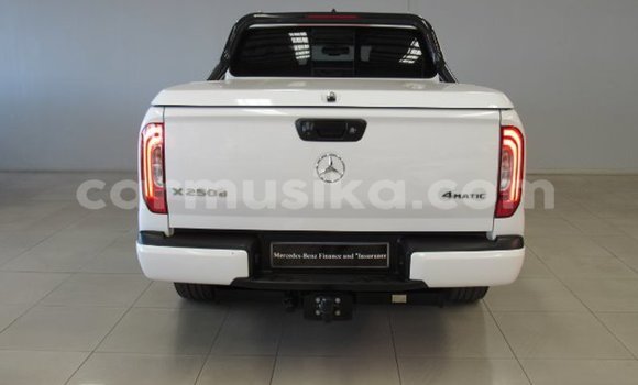 Acheter Occasion Voiture Mercedes‒Benz C-klasse Blanc à Beitbridge, Matabeleland South Acheter Occasion Voiture Mercedes‒Benz C-klasse Blanc à Beitbridge, Matabeleland South