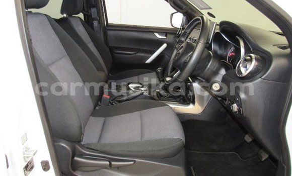 Acheter Occasion Voiture Mercedes‒Benz C-klasse Blanc à Beitbridge, Matabeleland South Acheter Occasion Voiture Mercedes‒Benz C-klasse Blanc à Beitbridge, Matabeleland South