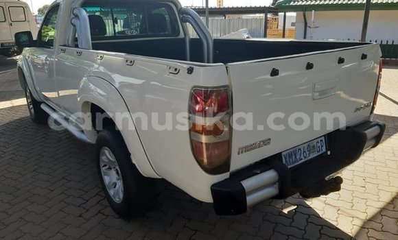 Nunua Ilio tumika Mazda BT-50 Nyeupe Gari ndani ya Beitbridge nchini Matabeleland Kusini Nunua Ilio tumika Mazda BT-50 Nyeupe Gari ndani ya Beitbridge nchini Matabeleland Kusini