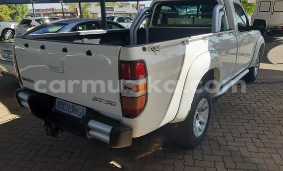 Nunua Ilio tumika Mazda BT-50 Nyeupe Gari ndani ya Beitbridge nchini Matabeleland Kusini Nunua Ilio tumika Mazda BT-50 Nyeupe Gari ndani ya Beitbridge nchini Matabeleland Kusini