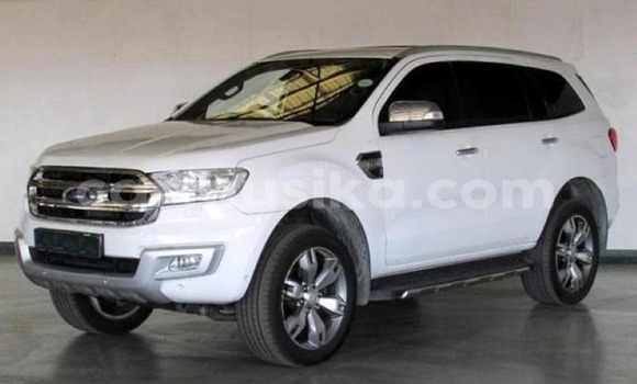 Buy Used Ford Everest White Car in Beitbridge in Matabeleland South Buy Used Ford Everest White Car in Beitbridge in Matabeleland South