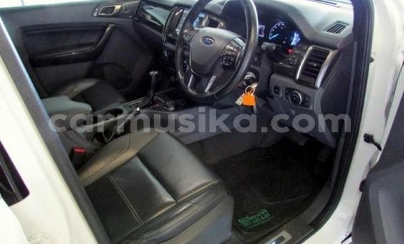 Buy Used Ford Everest White Car in Beitbridge in Matabeleland South Buy Used Ford Everest White Car in Beitbridge in Matabeleland South