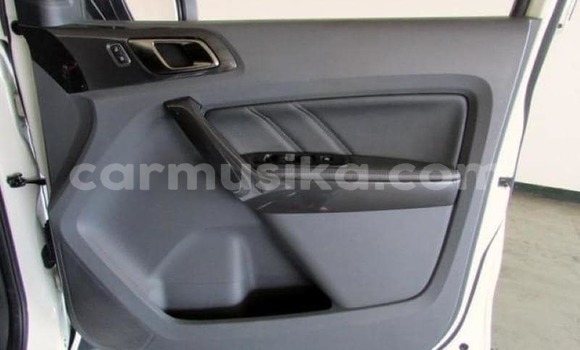 Buy Used Ford Everest White Car in Beitbridge in Matabeleland South Buy Used Ford Everest White Car in Beitbridge in Matabeleland South