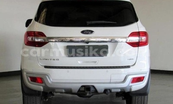 Buy Used Ford Everest White Car in Beitbridge in Matabeleland South Buy Used Ford Everest White Car in Beitbridge in Matabeleland South