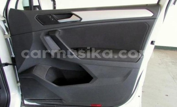 Acheter Occasion Voiture Volkswagen Tiguan Blanc à Beitbridge, Matabeleland South Acheter Occasion Voiture Volkswagen Tiguan Blanc à Beitbridge, Matabeleland South