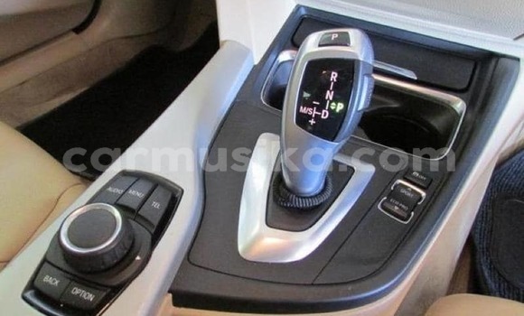 Tenga Tsaru BMW 3–Series Nhema Mota in Beitbridge in Matabeleland South Tenga Tsaru BMW 3–Series Nhema Mota in Beitbridge in Matabeleland South