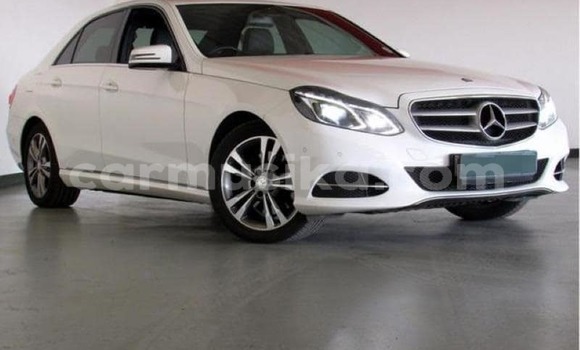 Tenga Tsaru Mercedes‒Benz E–Class Chena Mota in Beitbridge in Matabeleland South Tenga Tsaru Mercedes‒Benz E–Class Chena Mota in Beitbridge in Matabeleland South
