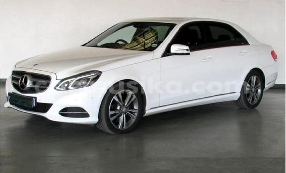 Tenga Tsaru Mercedes‒Benz E–Class Chena Mota in Beitbridge in Matabeleland South Tenga Tsaru Mercedes‒Benz E–Class Chena Mota in Beitbridge in Matabeleland South