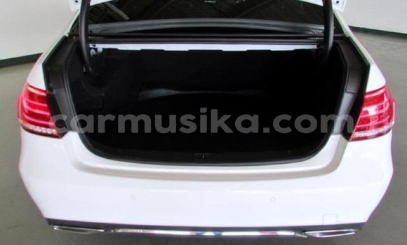 Tenga Tsaru Mercedes‒Benz E–Class Chena Mota in Beitbridge in Matabeleland South Tenga Tsaru Mercedes‒Benz E–Class Chena Mota in Beitbridge in Matabeleland South