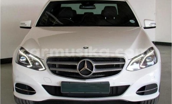 Tenga Tsaru Mercedes‒Benz E–Class Chena Mota in Beitbridge in Matabeleland South Tenga Tsaru Mercedes‒Benz E–Class Chena Mota in Beitbridge in Matabeleland South