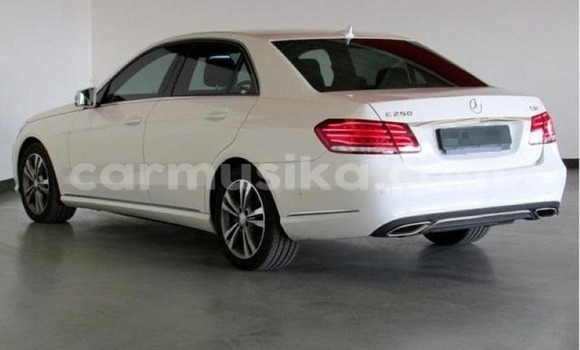 Tenga Tsaru Mercedes‒Benz E–Class Chena Mota in Beitbridge in Matabeleland South Tenga Tsaru Mercedes‒Benz E–Class Chena Mota in Beitbridge in Matabeleland South