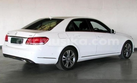 Tenga Tsaru Mercedes‒Benz E–Class Chena Mota in Beitbridge in Matabeleland South Tenga Tsaru Mercedes‒Benz E–Class Chena Mota in Beitbridge in Matabeleland South