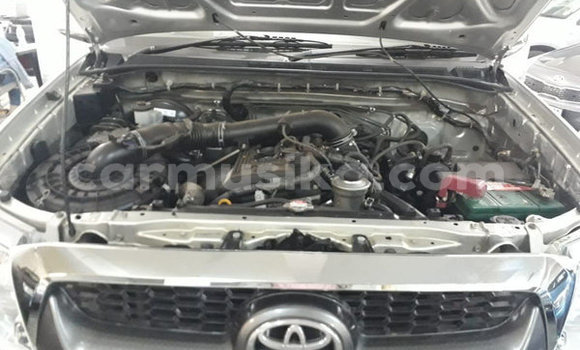 Nunua Ilio tumika Toyota Hilux Fedha Gari ndani ya Beitbridge nchini Matabeleland Kusini Nunua Ilio tumika Toyota Hilux Fedha Gari ndani ya Beitbridge nchini Matabeleland Kusini