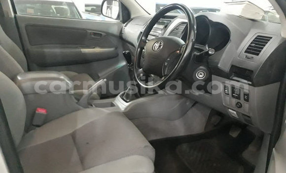 Nunua Ilio tumika Toyota Hilux Fedha Gari ndani ya Beitbridge nchini Matabeleland Kusini Nunua Ilio tumika Toyota Hilux Fedha Gari ndani ya Beitbridge nchini Matabeleland Kusini