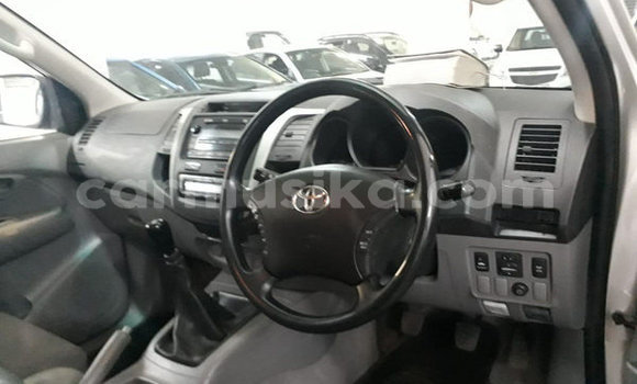 Nunua Ilio tumika Toyota Hilux Fedha Gari ndani ya Beitbridge nchini Matabeleland Kusini Nunua Ilio tumika Toyota Hilux Fedha Gari ndani ya Beitbridge nchini Matabeleland Kusini