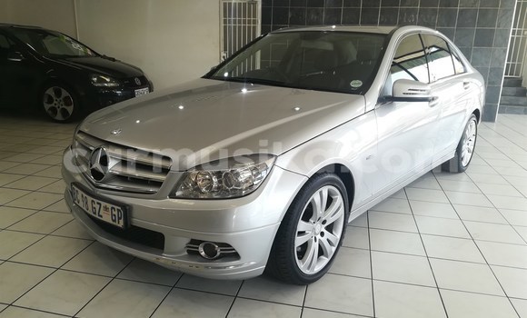 Acheter Occasion Voiture Mercedes‒Benz 200 Gris à Beitbridge, Matabeleland South Acheter Occasion Voiture Mercedes‒Benz 200 Gris à Beitbridge, Matabeleland South