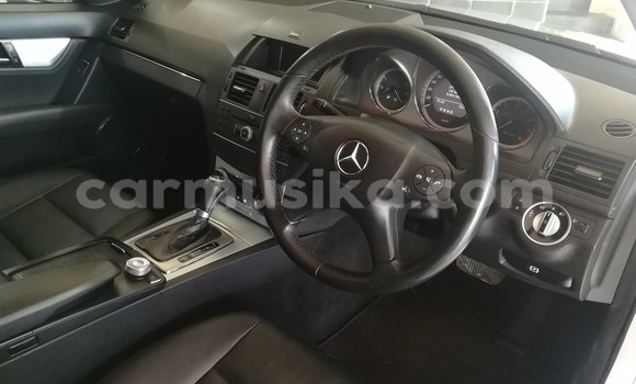 Acheter Occasion Voiture Mercedes‒Benz 200 Gris à Beitbridge, Matabeleland South Acheter Occasion Voiture Mercedes‒Benz 200 Gris à Beitbridge, Matabeleland South