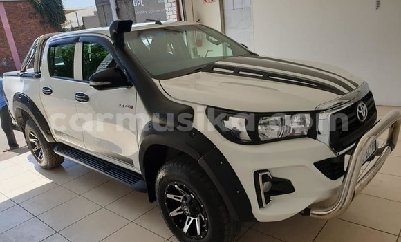 Buy Used Toyota Hilux White Car in Beitbridge in Matabeleland South Buy Used Toyota Hilux White Car in Beitbridge in Matabeleland South